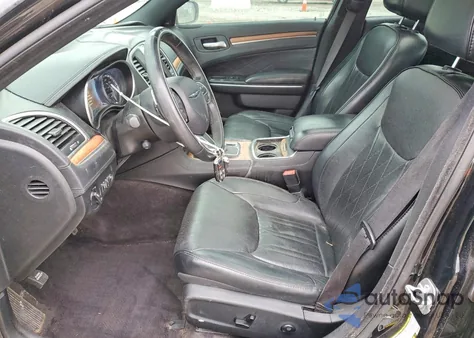 2016 Chrysler 300C Platinum z USA, uszkodzony, nr VIN 2C3CCASG8GH287845